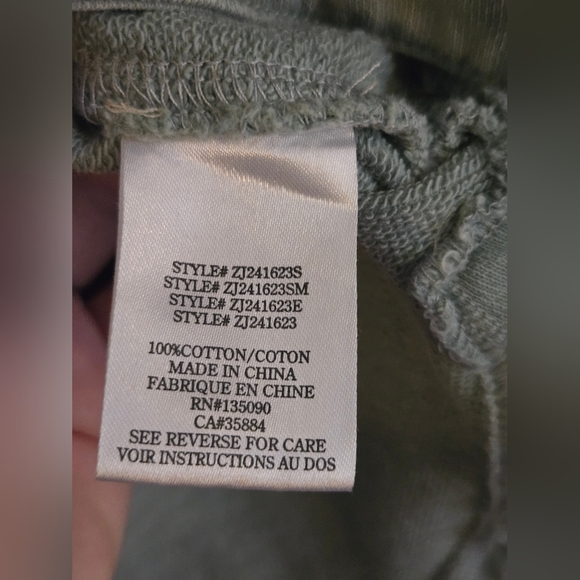 Z Supply All Day Knit Denim Jacket Size MEDIUM- (Tiny Hole Near Neck) - Picture 12 of 13